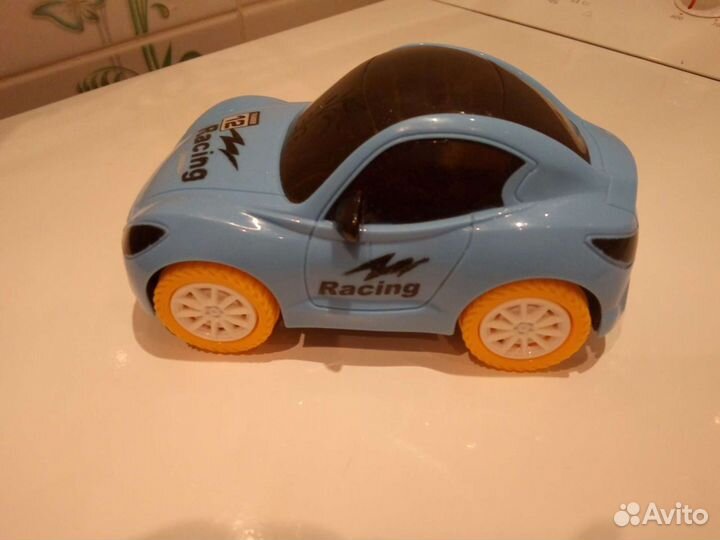 Машинка с звуковым и световым сигналом