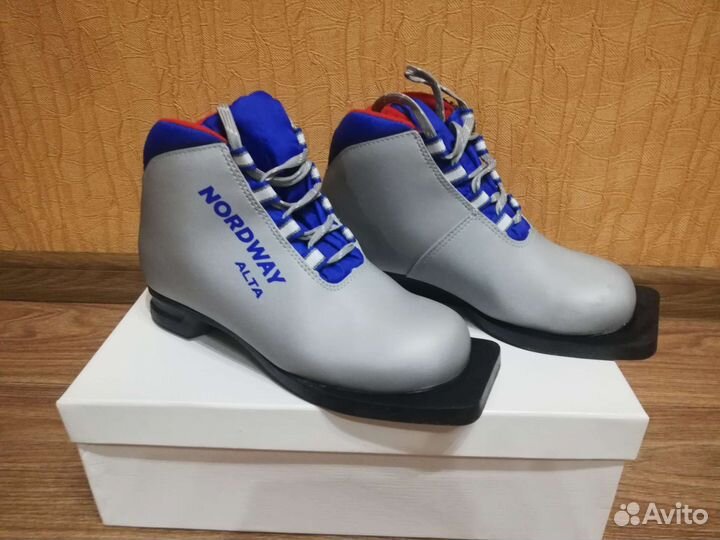 Лыжные ботинки