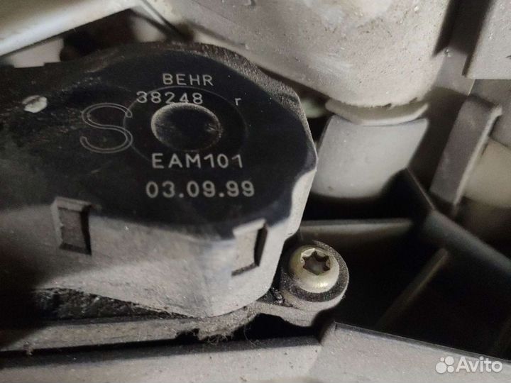 Моторчик заслонки отопителя Volvo s80