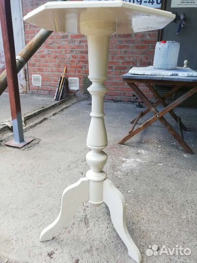 Столик, подставка