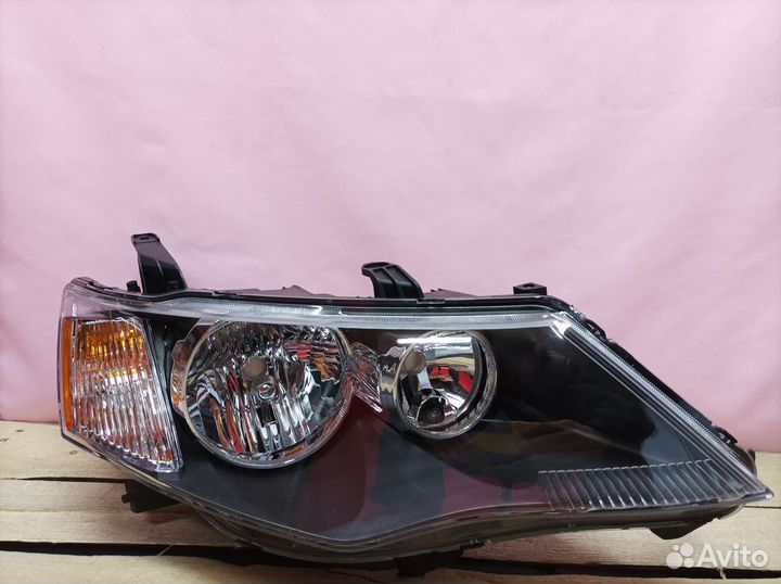 Фара правая Mitsubishi Outlander 2 хл 2007-2012