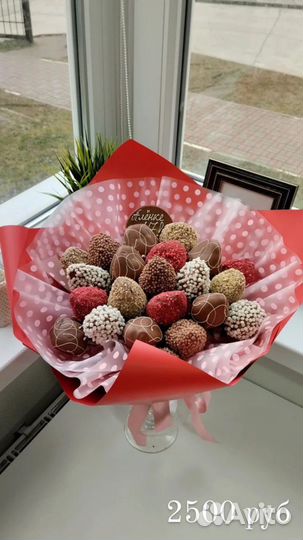 Клубника в шоколаде, букет цветов