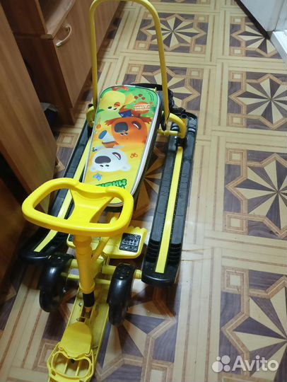 Детский снегокат с колесами