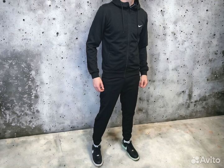 Спортивные костюмы Nike