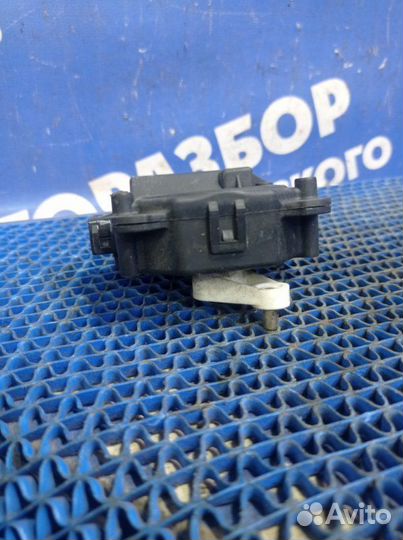 Моторчик заслонок отопителя Toyota Corolla Ce 130