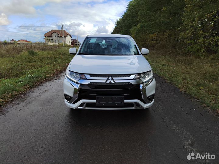 Mitsubishi Outlander 2 CVT, 2022, 2 500 км