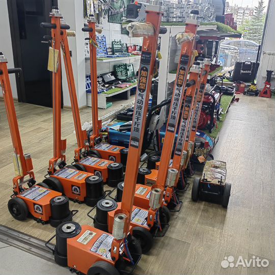 Домкрат подкатной грузовой пневмогидравлический