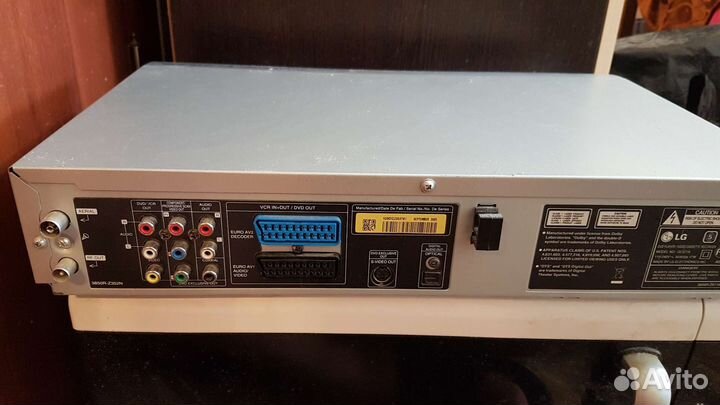 Видеомагнитофон VHS+DVD LG