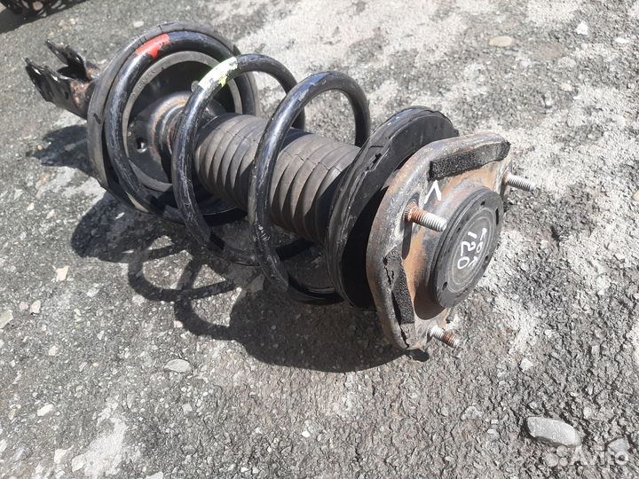 Стойка передняя левая Toyota Corolla 120 (2000-07)