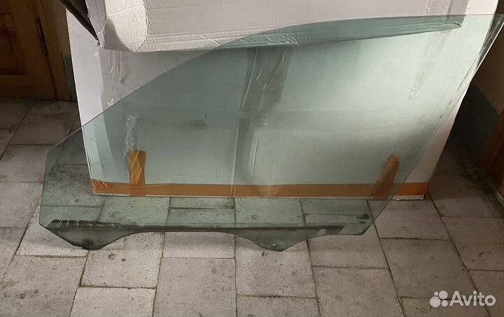 Переднее боковое стекло BMW e60