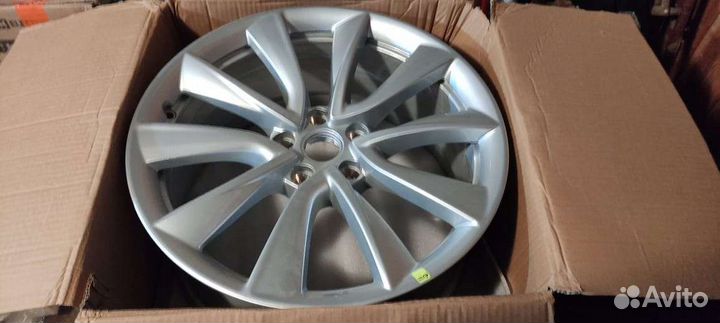 Новые оригинальные диски на Tesla R18, R19, R20