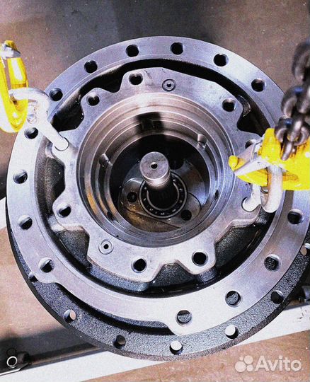 Редуктор хода Hitachi ZX250LCN-5B 9233692