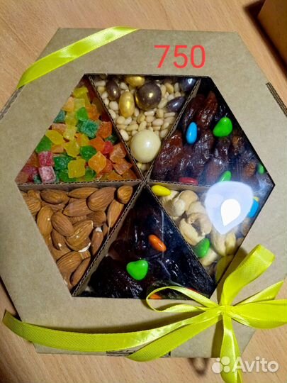 Подарочный набор из сухофруктов и орехов