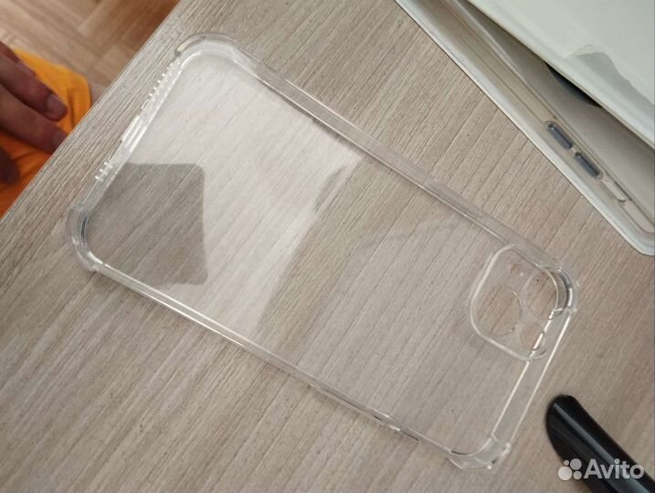 Чехлы и стекло на iPhone 14