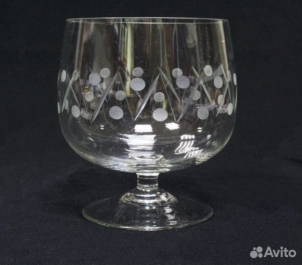 Вазочка на ножке, гравировка, высота 12 см, диаме