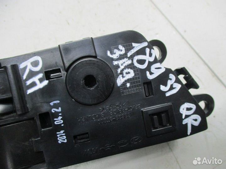 Ручка двери задней внутренняя правая Kia Quoris KH