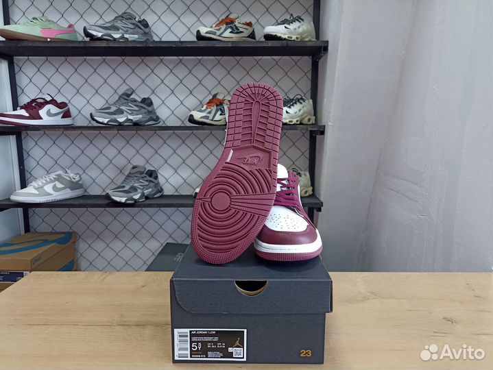 Женские кеды Nike Air Jordan 1 Low (р 38)