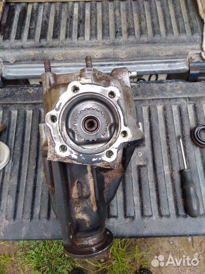 Редуктор переднего моста Mazda B2500