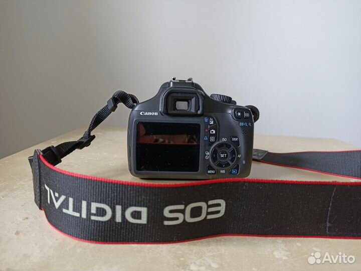 Зеркальный фотоаппарат Canon EOS 1100D