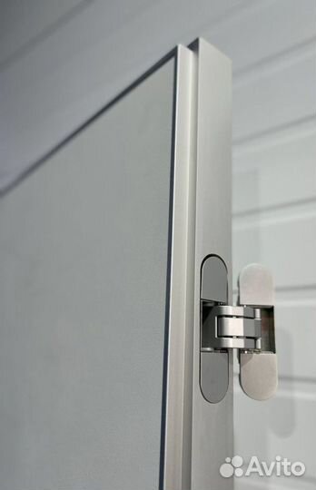 Скрытые двери в алюминиевой окантовке