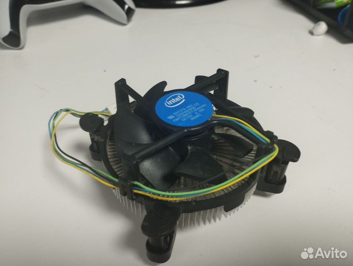 Материнская плата с процессором i7, памятью, блоко