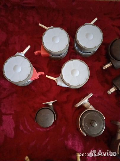 Колесико мебельное