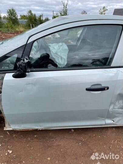Передняя левая дверь Opel Corsa D