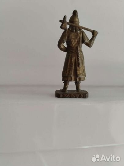 Коллекционная фигурка воин киндер Ferrero