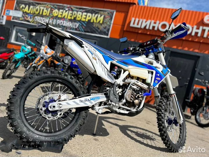 Мотоцикл Regulmoto Legend 300 enduro витрина