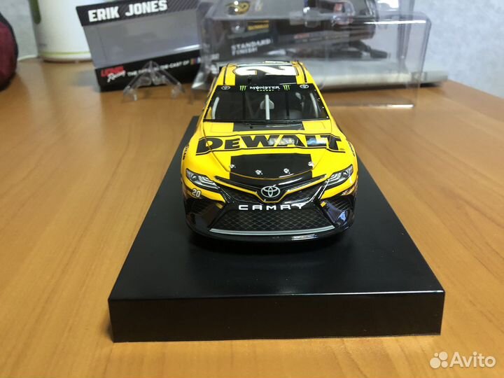 Коллекционный автомобиль Dewalt