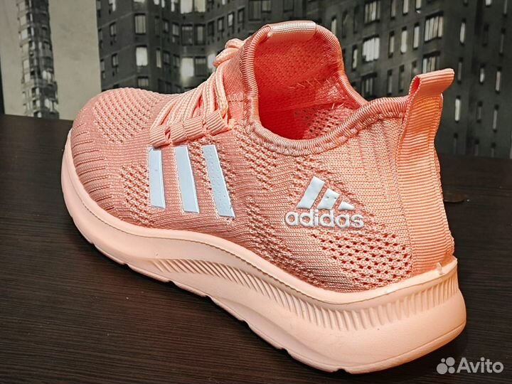 Кроссовки adidas женские тканевые персик