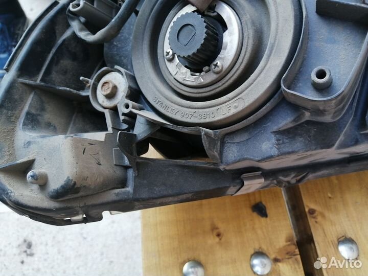 Фары оригинал на Митсубиши Лансер 10 (Stanley )