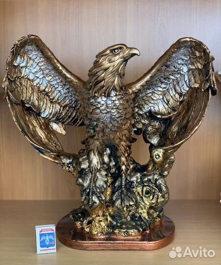 Статуэтка орел