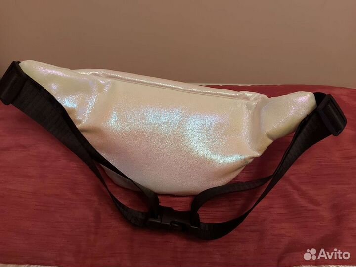 Перламутровая сумочка на пояс или через плечо