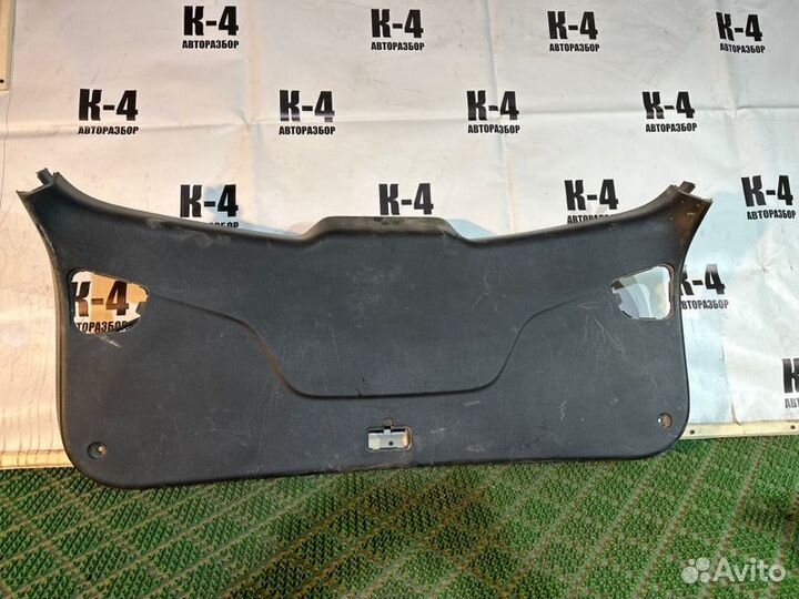 Обшивка двери багажника задняя Kia Sportage 3