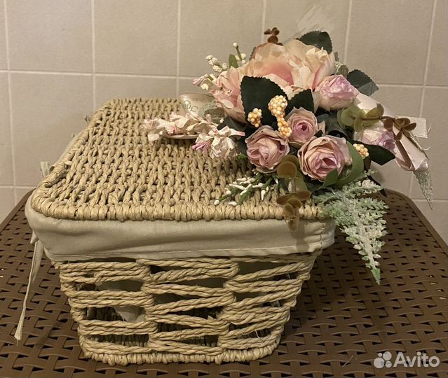 Шкатулка плетёная с цветами. Италия