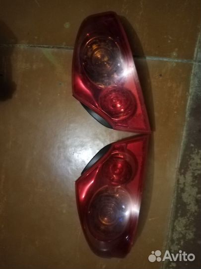 Задний фонарь Nissan skyline v36