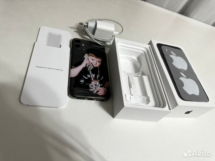 Телефон iPhone 11