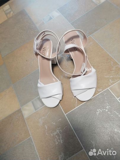 Босоножки женские