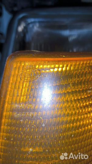 Поворотник Hella передний левый Audi 100c3