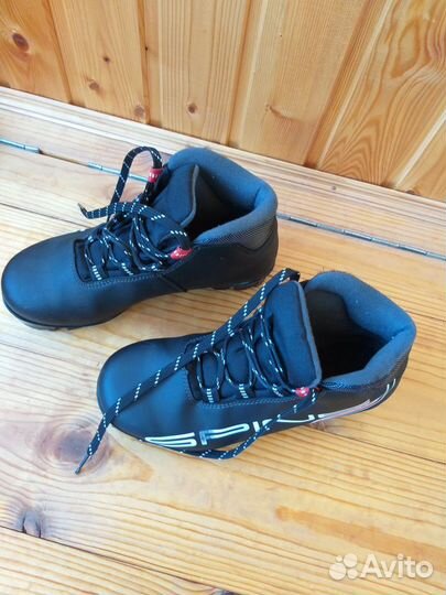 Лыжные ботинки