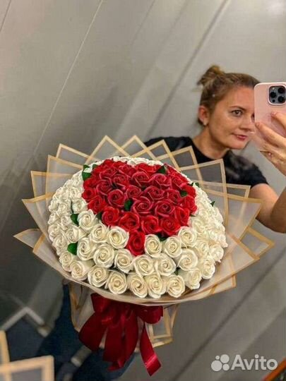 Букеты из 101 розы, 111 роз