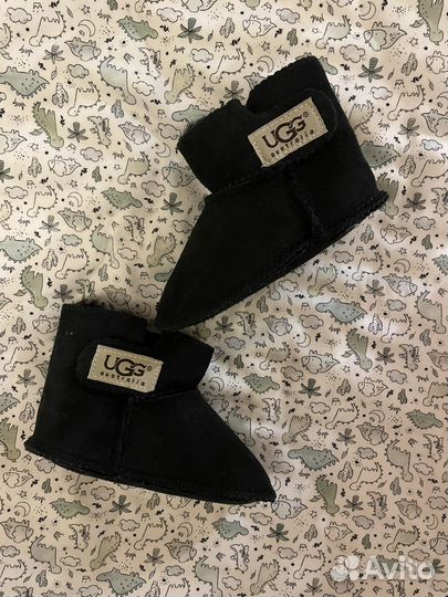 Комплект шапка, шарф и пинетки