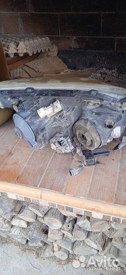 Фара передняя левая Toyota Avensis T250 2008
