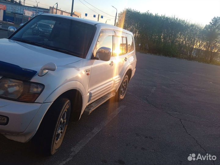 Mitsubishi Pajero 3.5 AT, 2001, 300 000 км