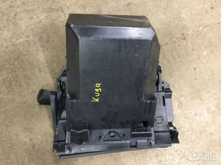 Бардачок Ford Kuga 2008-2012