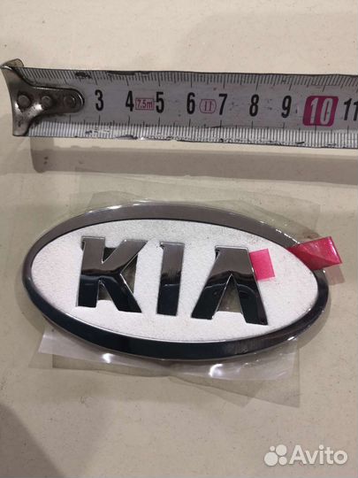 Значок на капот KIA