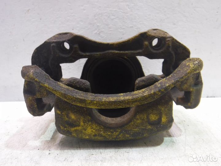 Суппорт передний правый Nissan Primera P10