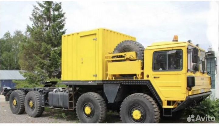 Водитель тягача MAN 8x8