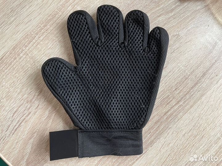 Щетка варежка для вычесывания шерсти